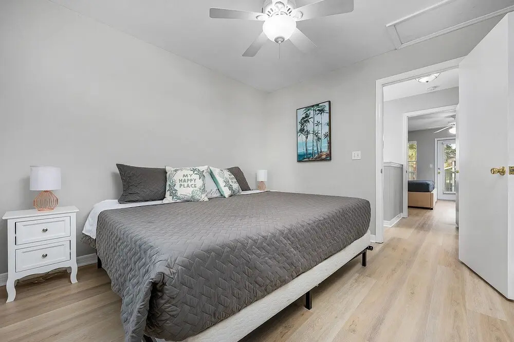 Cute Beach House Minutes from Beach
