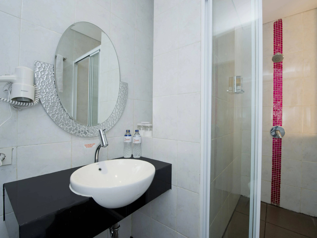 J Hotel - Bandara Soekarno Hatta