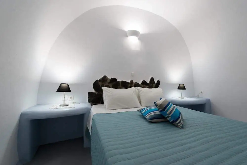 Fira White Residence