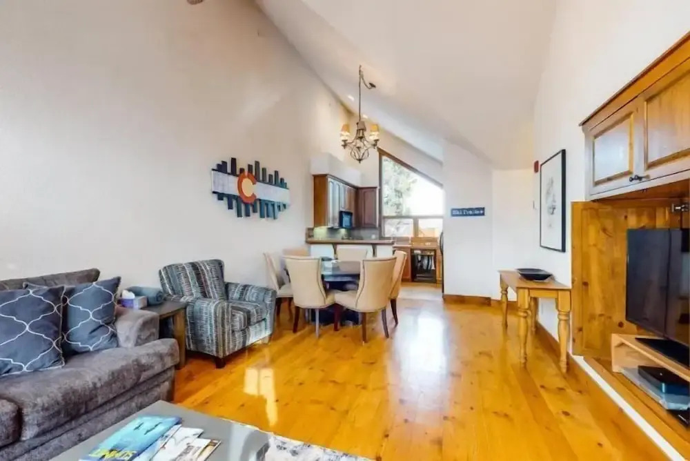 Ski-in/ski-out 3 Bedroom Townhome at Snowflake Lift With Private Hot Tub