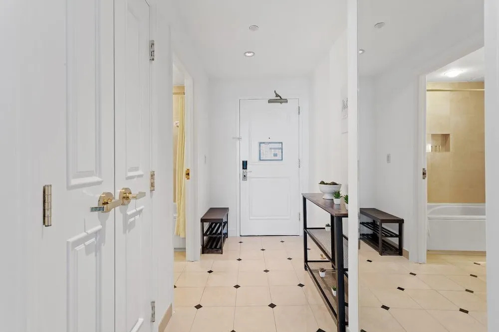 Beachfront Double Queen - CozySuites