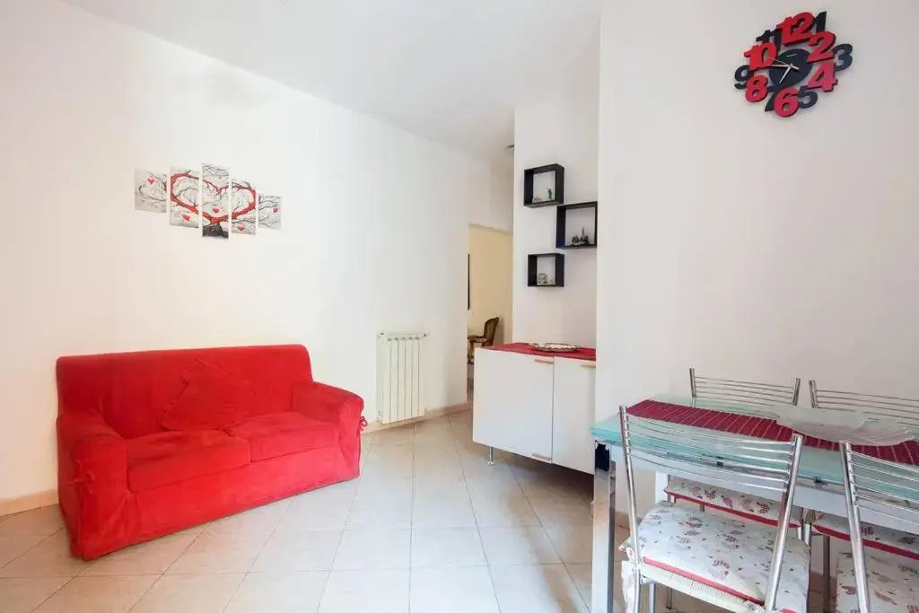 Apt. "La Perla del Golfo" in the right center! (5Terre)