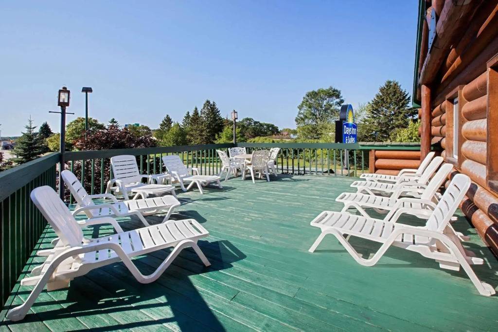 Days Inn by Wyndham Mackinaw City - Bridgeview Area