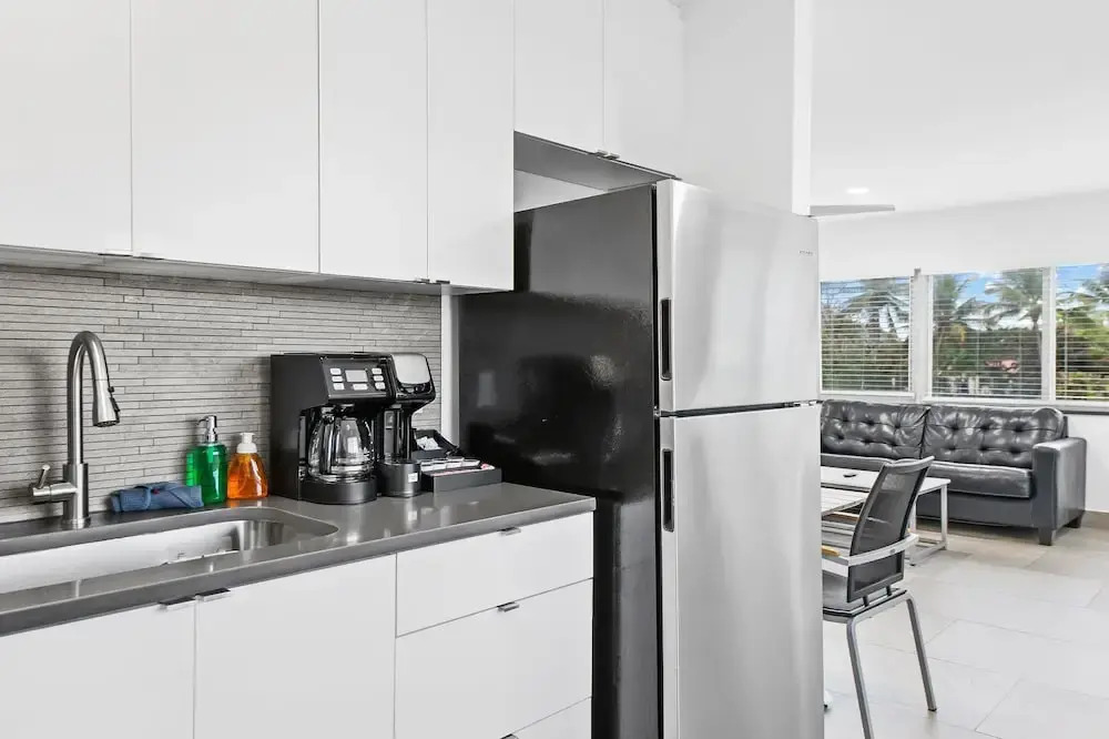 Unique Retreat - Unit D: Cool 2nd-floor Retreat