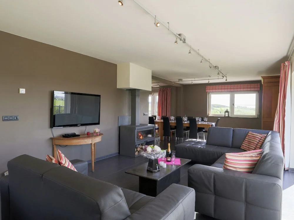 Splendid Holiday Home in Nadrin With Infrared Sauna & Heated Pool