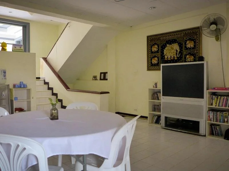 Peace Pool BnB Family & Female only