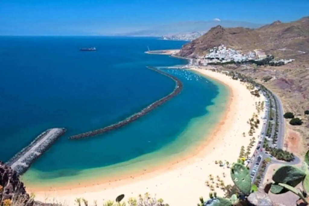 Exclusiva Casa Canaria con Magníficas Vistas al Mar