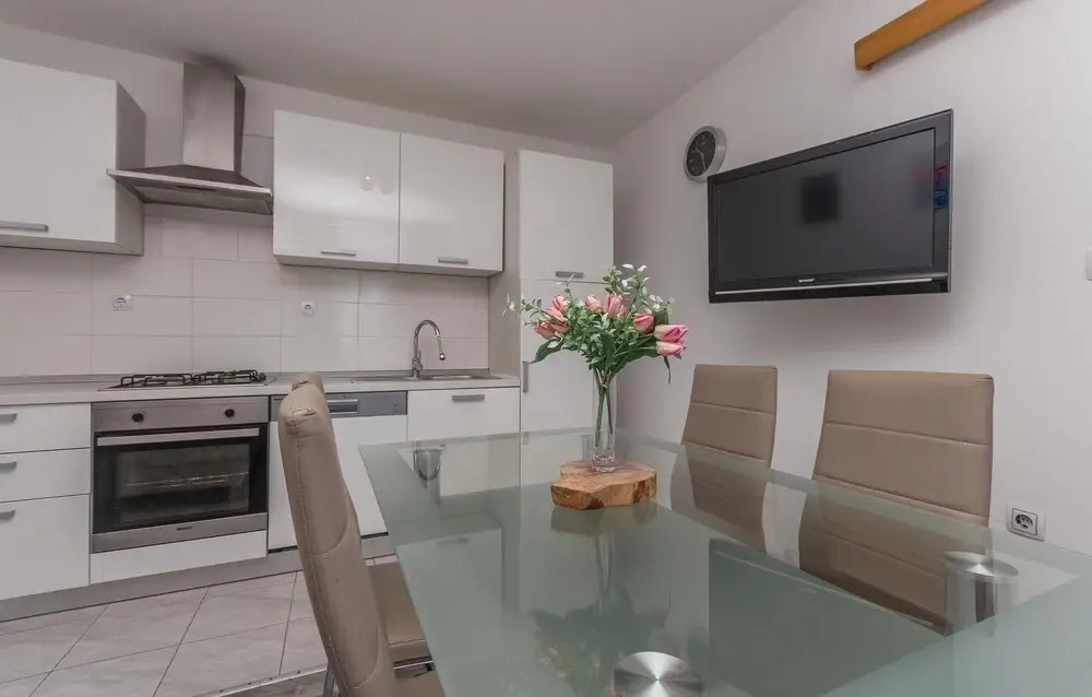 Awesome Home in Podlug With 4 Bedrooms, Wifi and Outdoor Swimming Pool