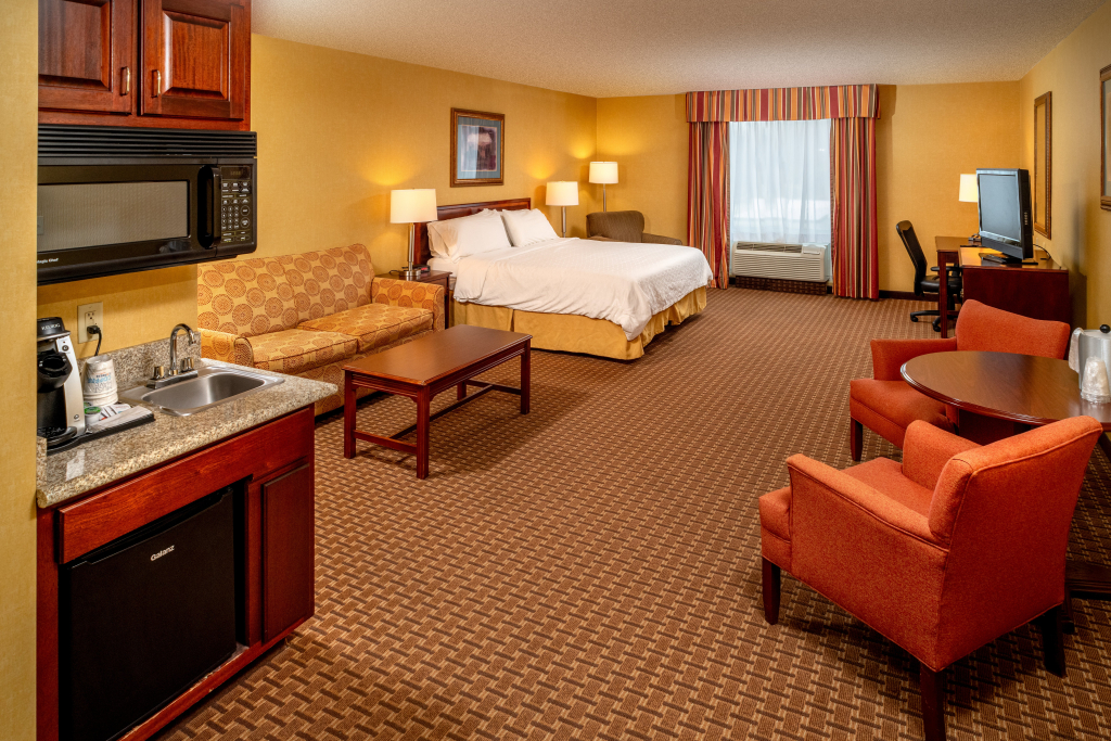 Holiday Inn Express and Suites Hazard by IHG