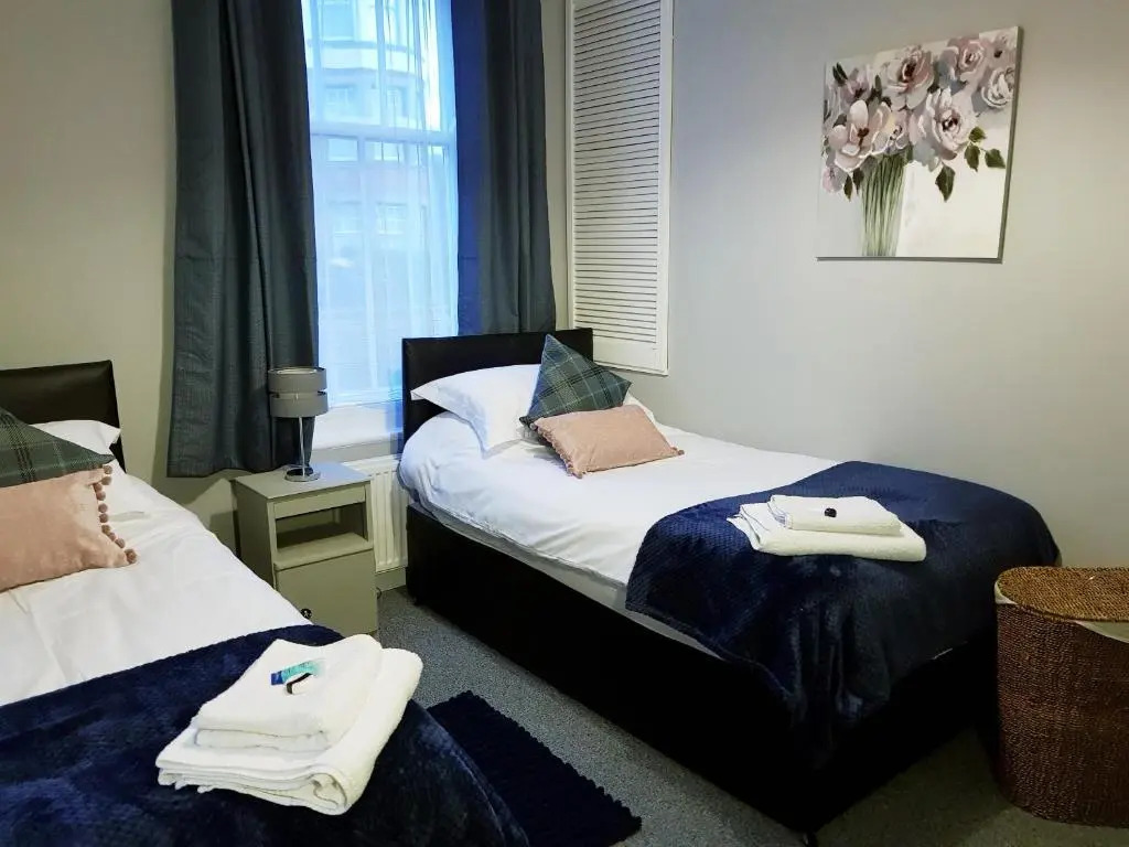 Spacious & Cozy Mid Wales Town Centre Apartment, With Bike Storage