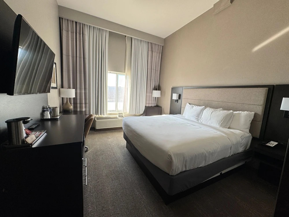 Surface Boutique Hotel, Will Rogers Airport, Fairgrounds, Restaurant & Bar