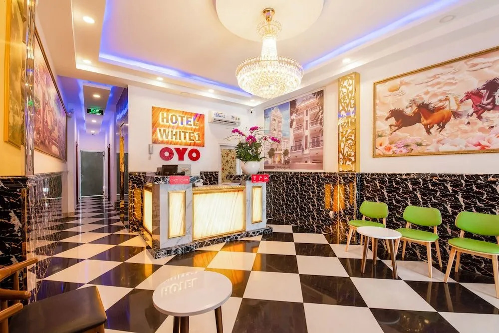 OYO 471 White 1 Hotel