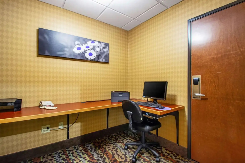MainStay Suites Madison - Monona
