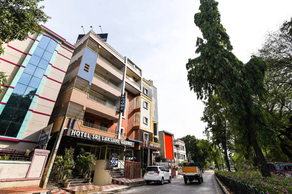 Capital O 37901 Hotel Sri Lakshmi Grand