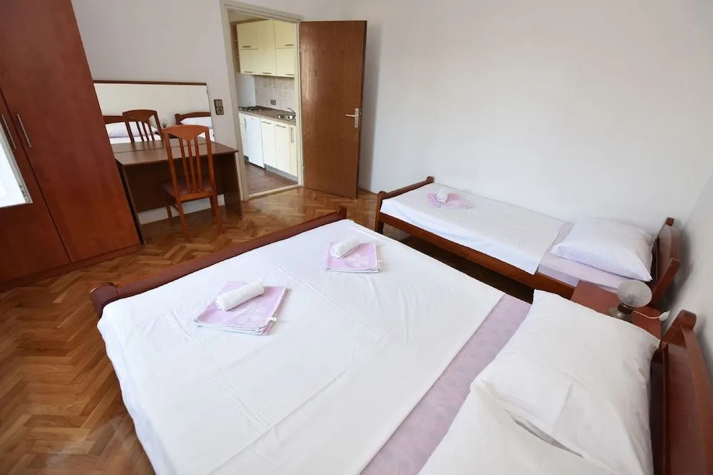 Apartments Zeno