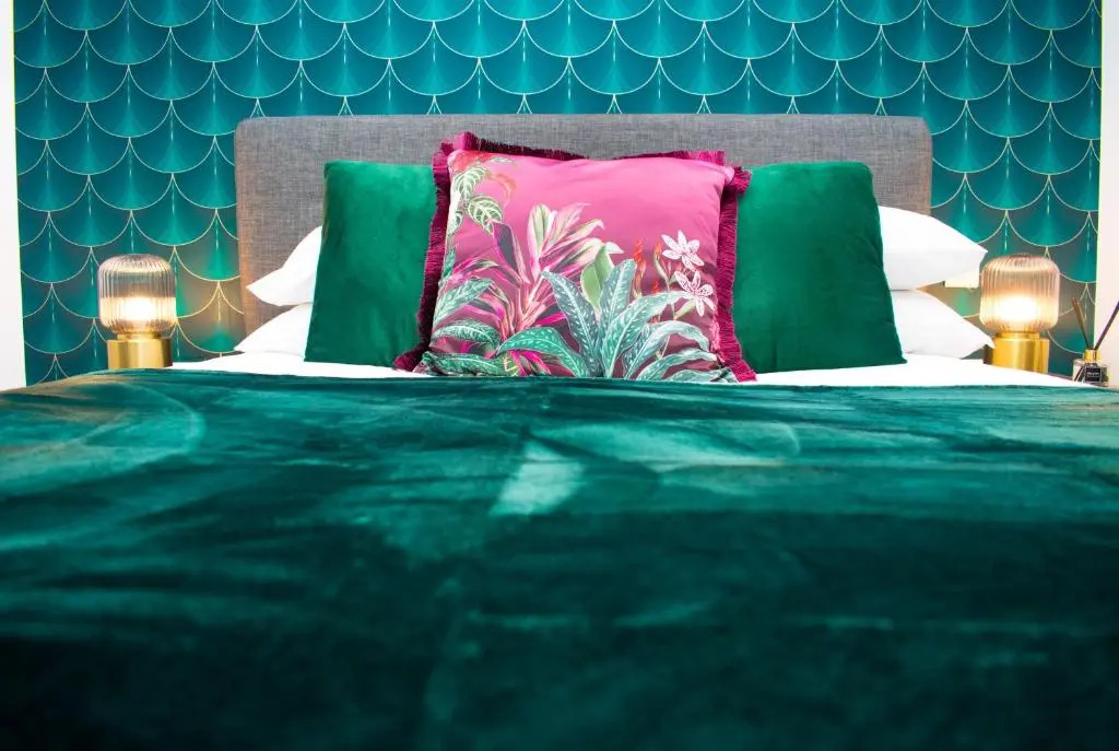 EXOTICSTAY Apartments - NEW BUILD - Luxe 2 Bedroom Apt - FREE Parking - Smart 4K TV With Ultrafast WiFi & Netflix - City Centre