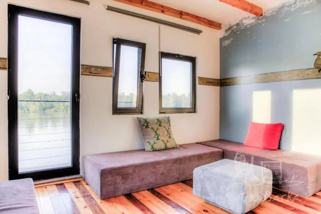 ArkaBarka 2- Floating Dream Rooms and Apartments