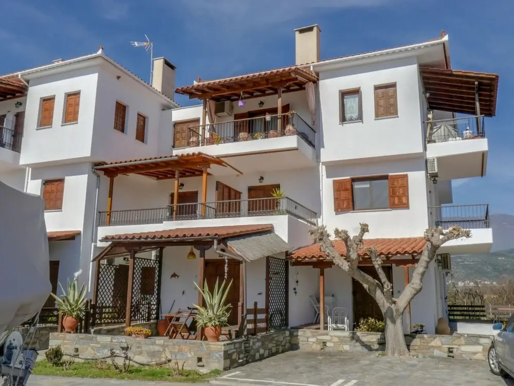 Cosy House Boat in Platanidia with Swimming Pool