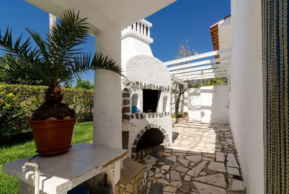 Charming 3BR Villa With Pool in Armação de Pêra