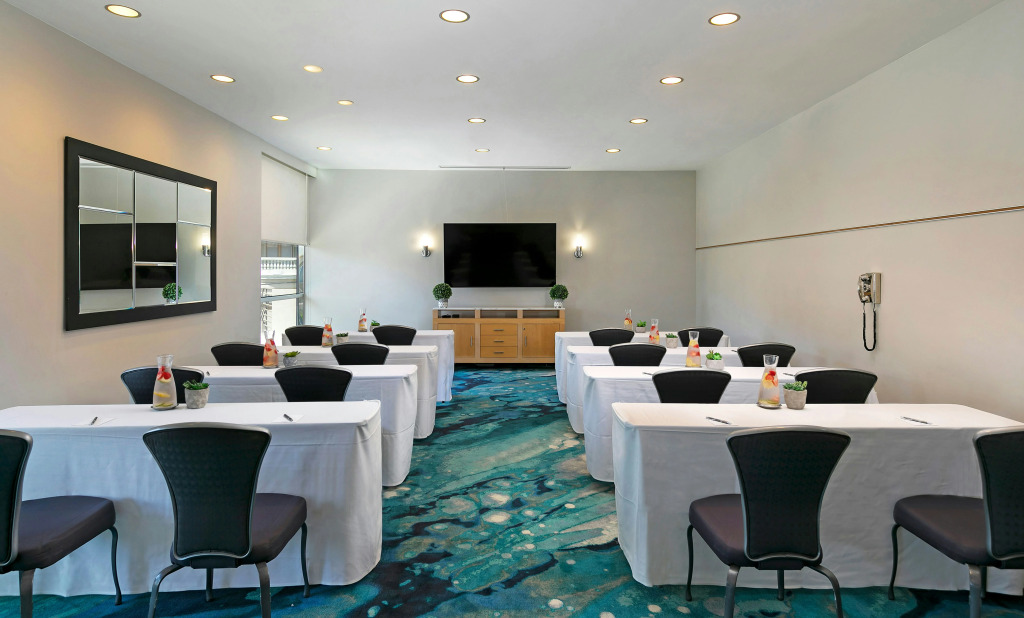 The Belamar Hotel Manhattan Beach, Tapestry by Hilton