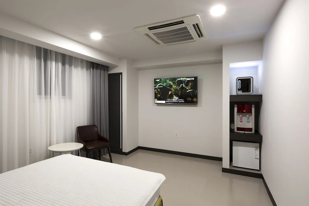 Stay 7 B&W Hotel