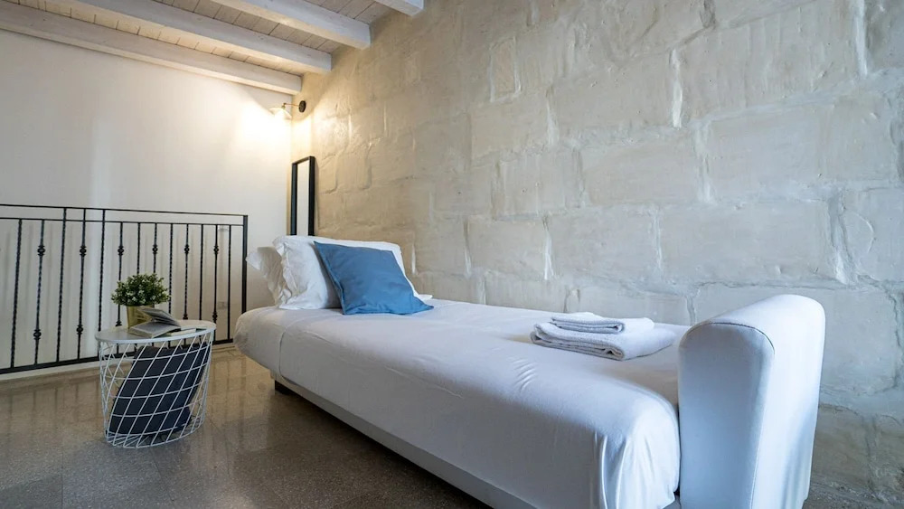 Piccola Luna Cozy Home