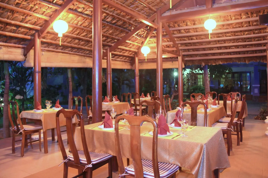 Little Paris Resort