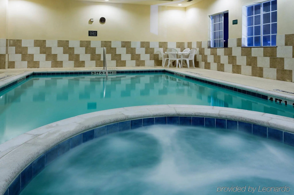 La Quinta Inn & Suites by Wyndham Dallas South-DeSoto