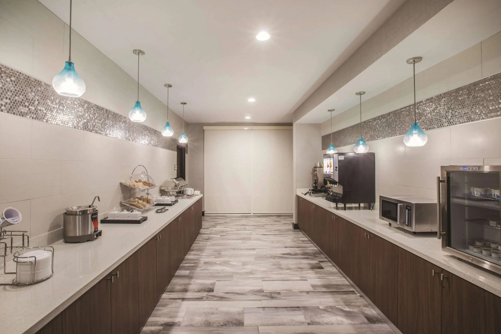La Quinta Inn & Suites by Wyndham Baton Rouge - Port Allen