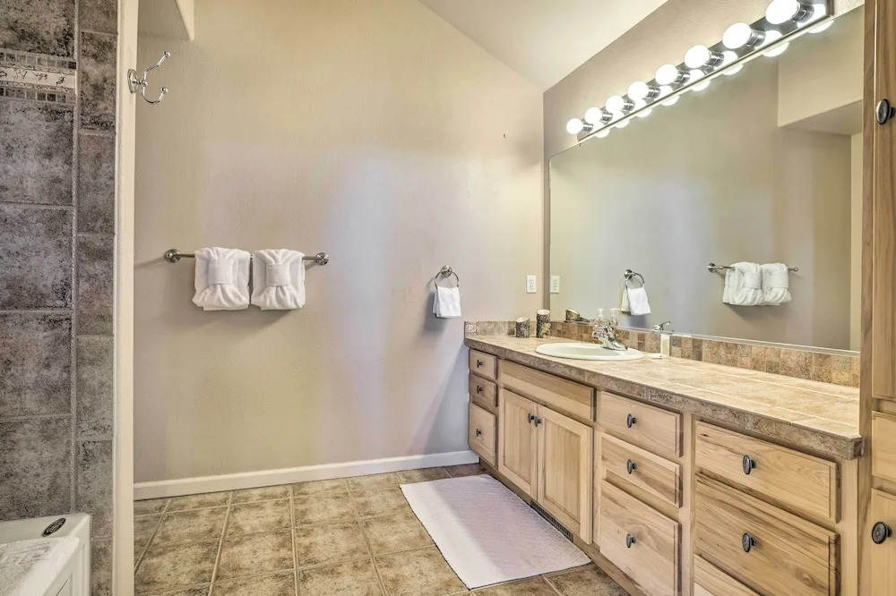 Spacious Fraser Condo ~ 6 Mi to Winter Park!