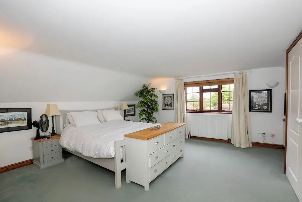 Lovely 5BD Home with Cinema & Games Room