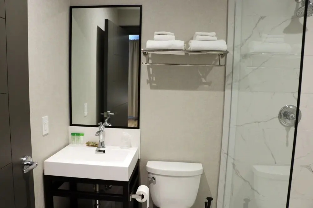 Dream Suites Near YYZ Airport