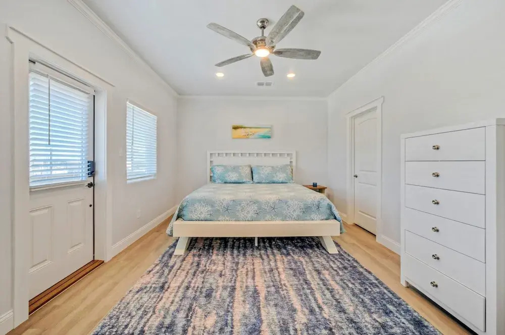 Frisky Flip Flopper by Avantstay Pool + Views
