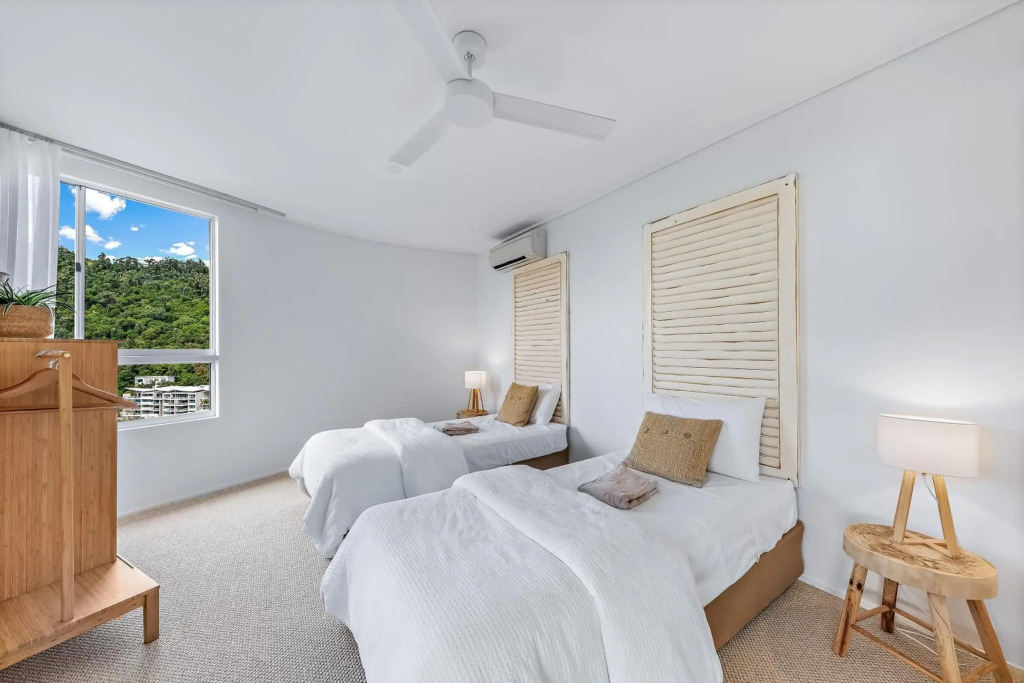 Three B Airlie 2 bedroom unit Seaviews & Pool