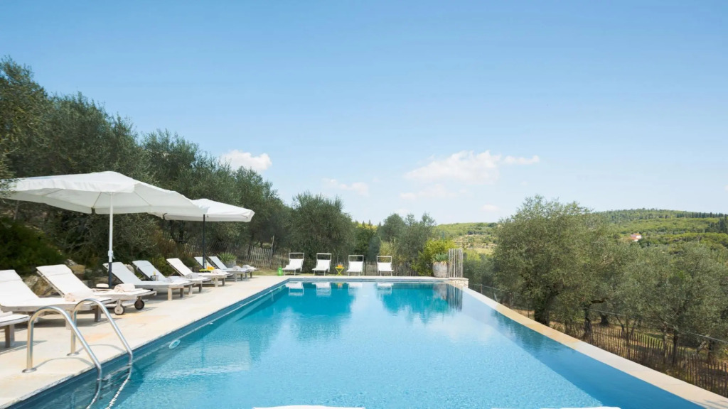 Luxury villa just 14 km from Florence. Sleeps 16 with hydromassage, sauna & gym!-Villa Il Forte