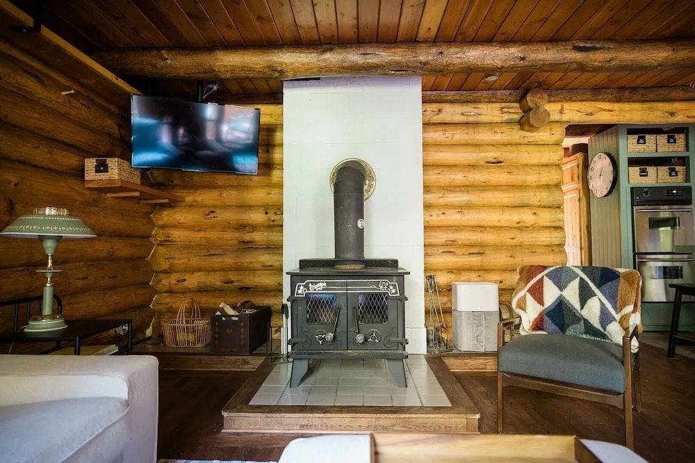 87sl - Starlink - Sauna - Pets Ok - Sleeps 8 2 Bedroom Cabin by RedAwning