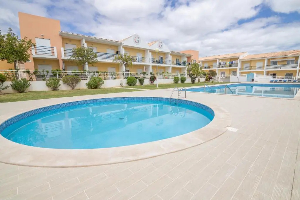 2 Bedroom & 2 Bathroom, pool, playground, air con, parking, wifi, netflix