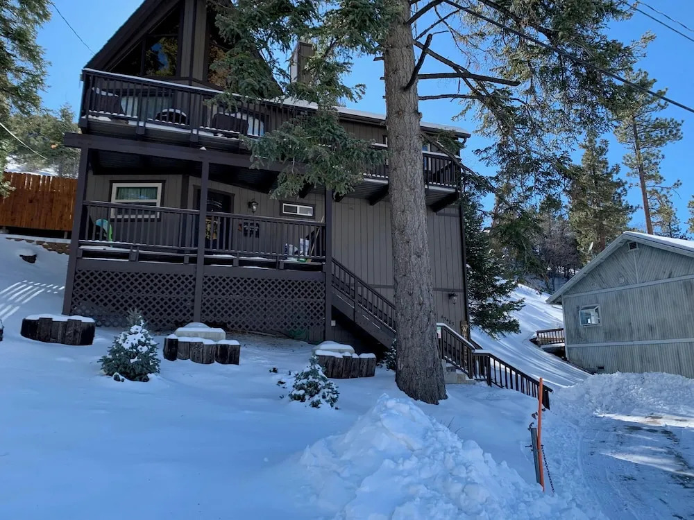 Moonridge Treetop Retreat
