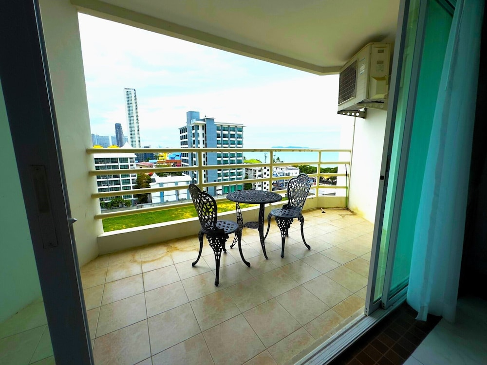 Sea View Studio - Jomtien Beachfront - View Talay 8