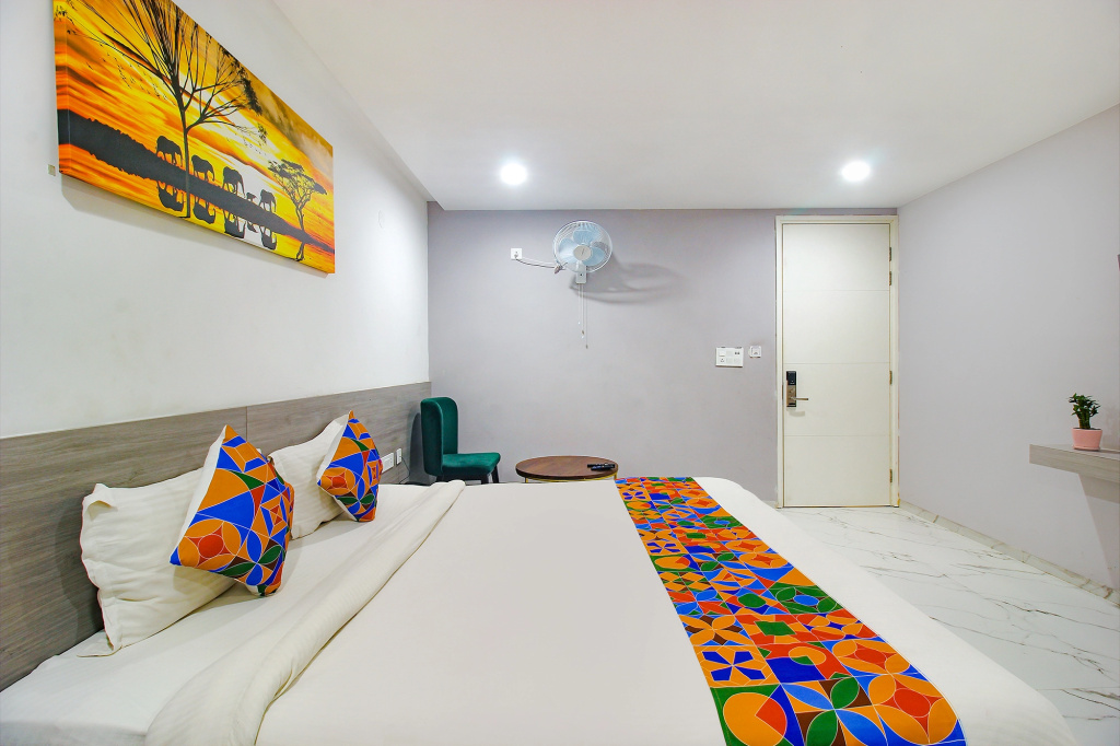 FabHotel SSR Fern Suites - 100M from GSM Mall Madeenaguda