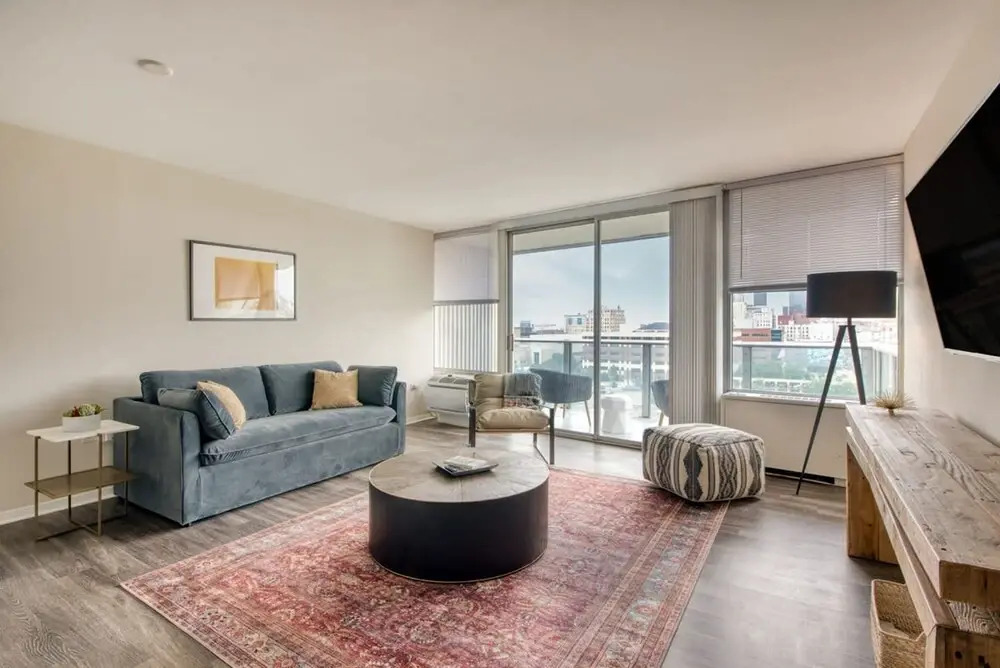 Cozysuites 800 Tower 1BR w sky Pool gym 23