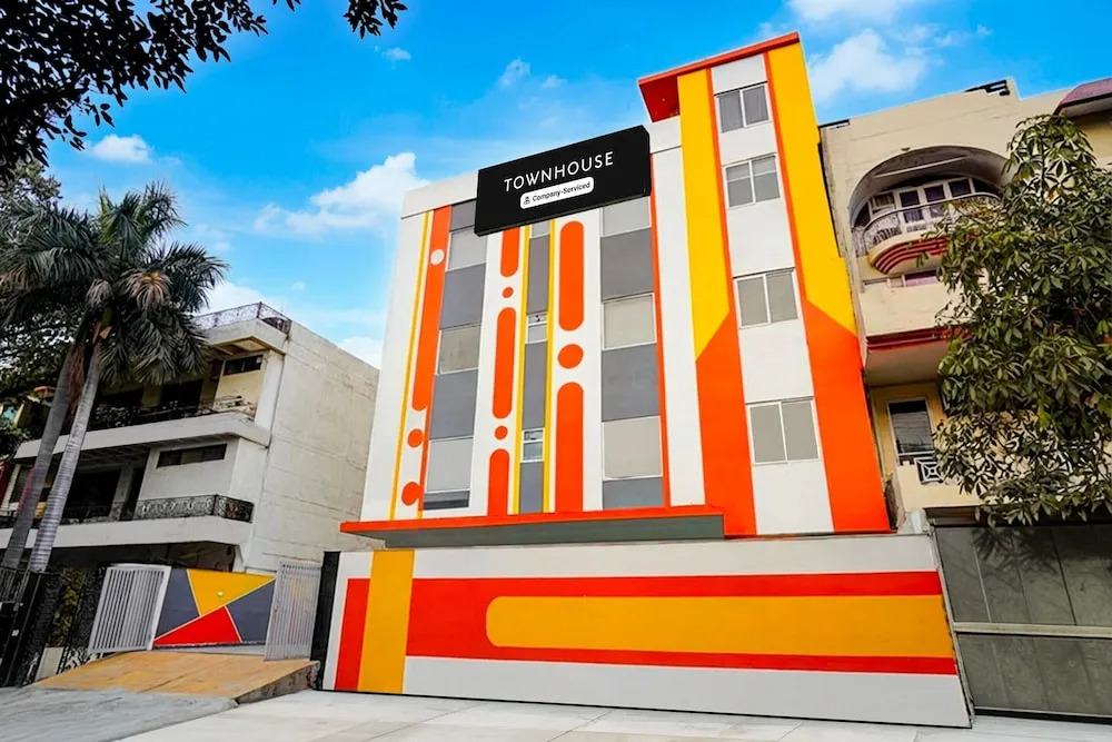 Townhouse Oak Sector 18 Metro Station Formerly Raasha Inn