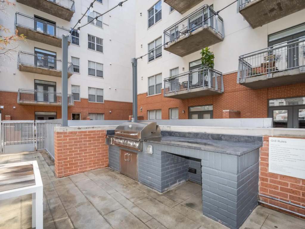 Austin Awesome 2BD 2BA Downtown Apartment