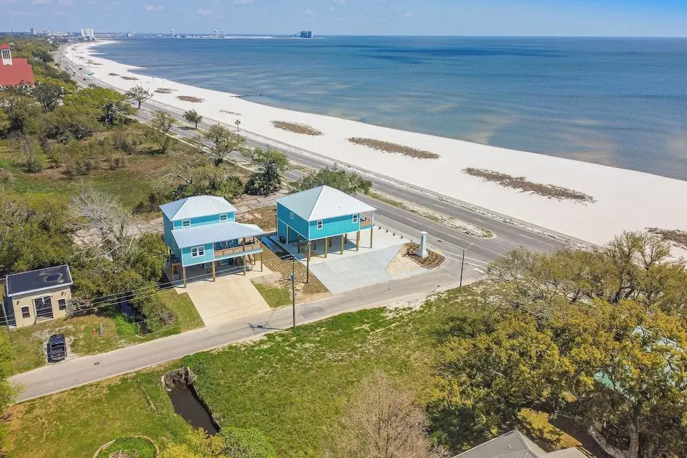 Long Beach Home w/ Views & On-site Beach Access!
