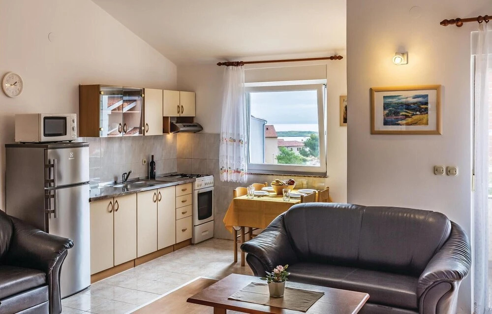 Stunning Home in Liznjan With Wifi and 3 Bedrooms
