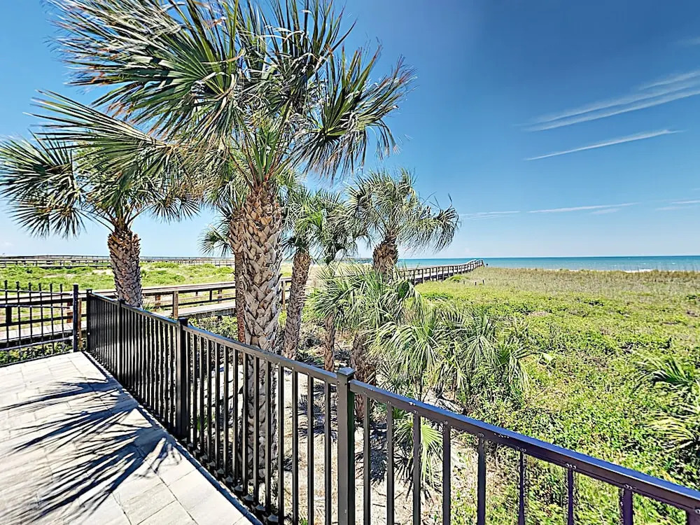 New Listing! Oceanfront - Walk To Beach 2 Bedroom Condo