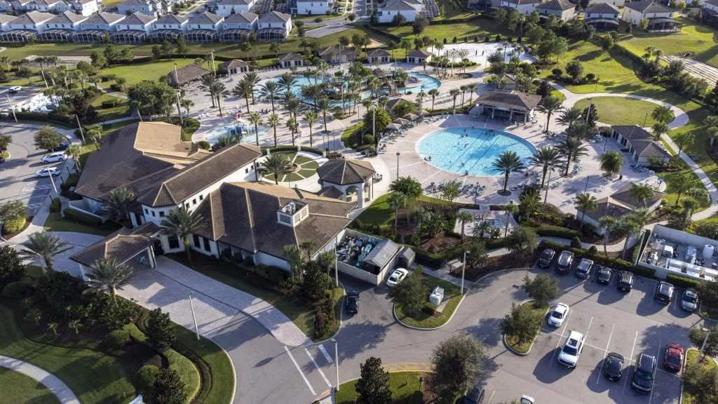 Amazing Townhome 4Bd 3Bat with pool @ChampionsGate
