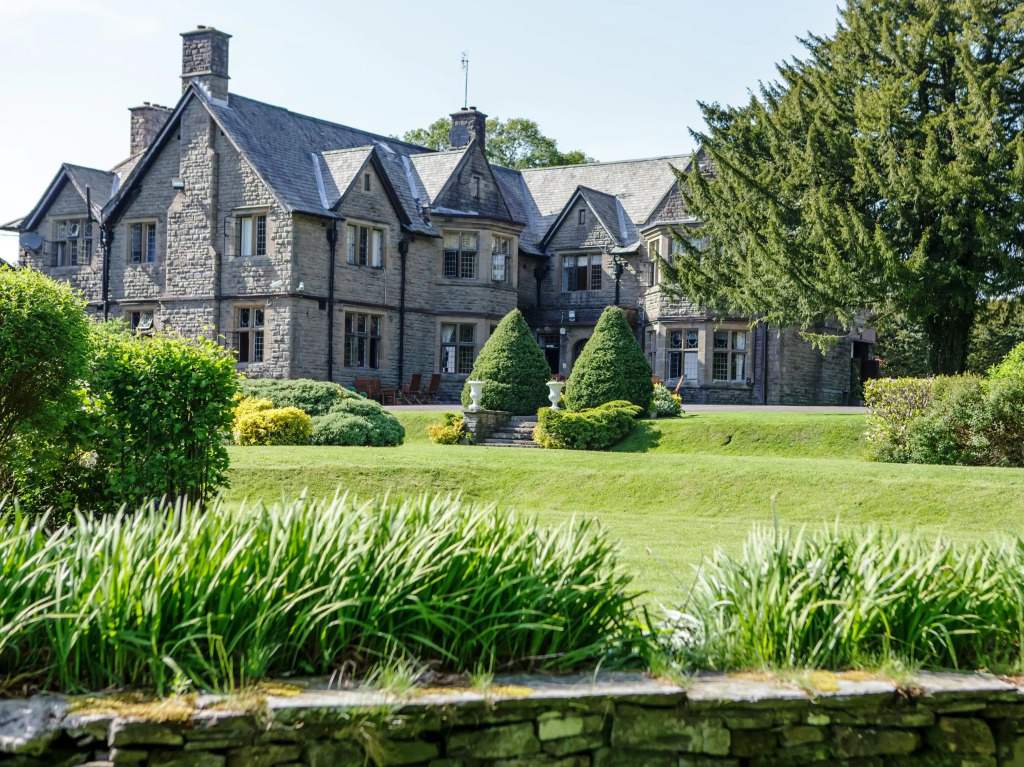 Maes Manor Country Hotel