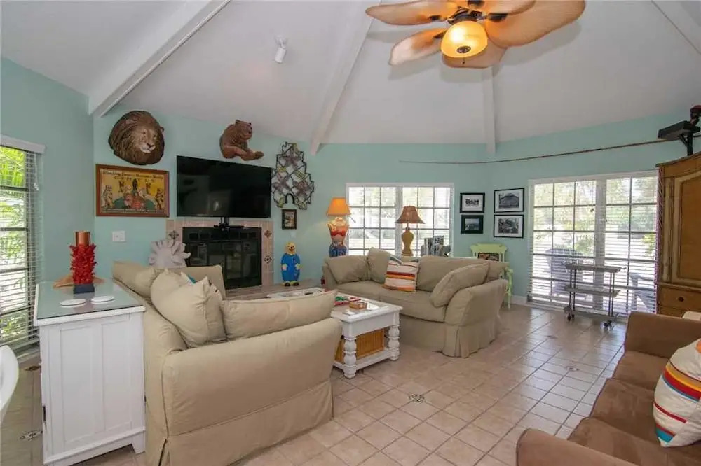 Anna Cabana Bungalow #4 by RedAwning