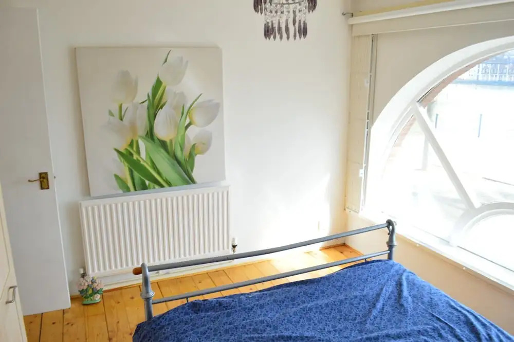 1 Bedroom Flat Facing the Docks